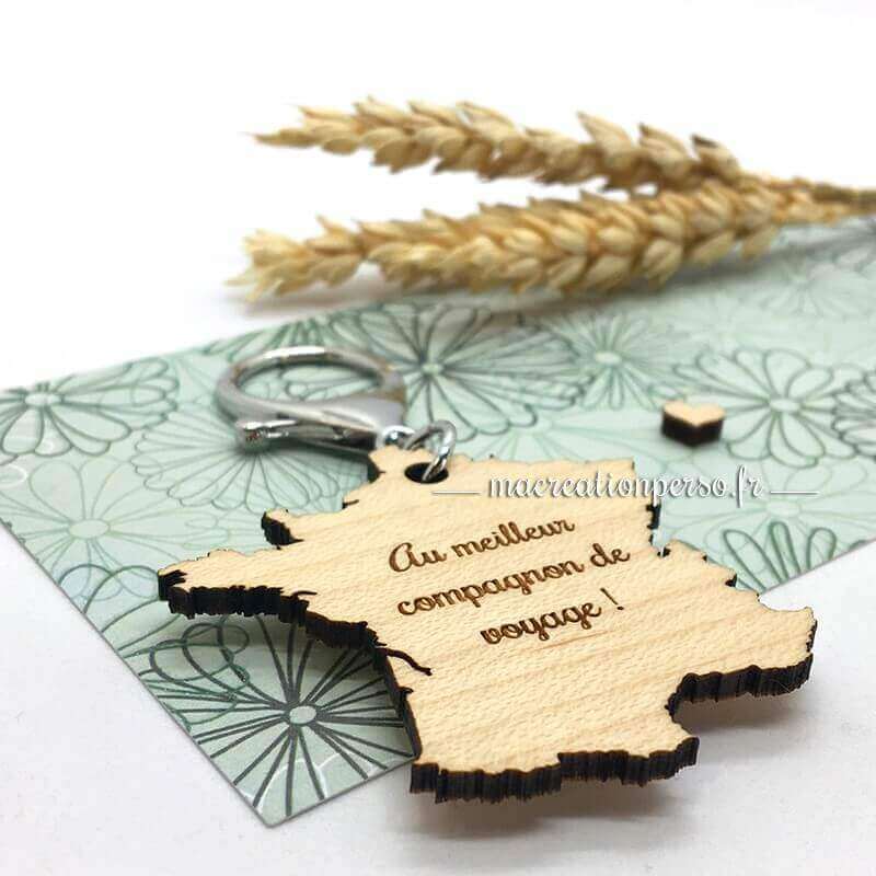 Porte-clés personnalisé carte de France en bois avec mousqueton argenté