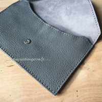 Porte papier voiture homme en cuir véritable avec pièce ou carte porte bonheur gravée