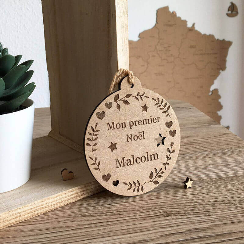 Première boule de Noël gravé pour enfant en bois