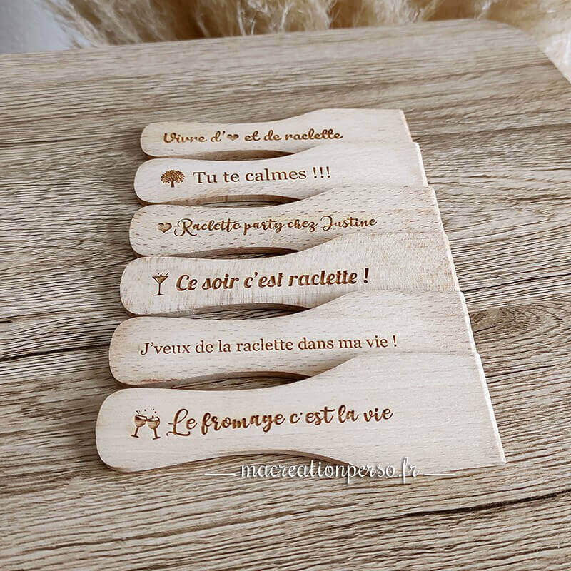 Raclette en bois pour raclette personnalisée arbre de vie coeur 