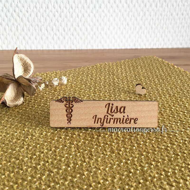 Recto du badge en bois Infirmière / Infirmier personnalisé 