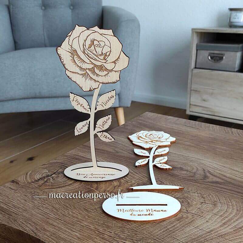 Roses éternelles en bois avec socle et feuilles personnalisées