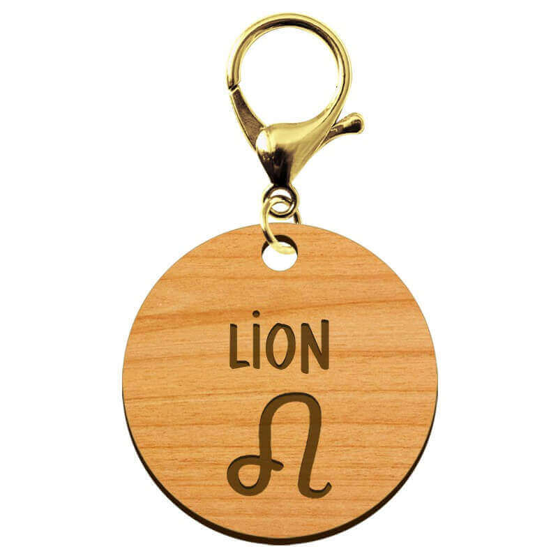 Signe astrologique du lion sur porte clé en bois