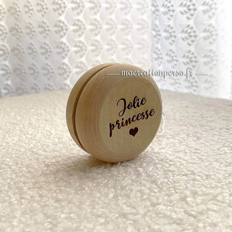 Yoyo en bois personnalisé texte pictogramme coeur