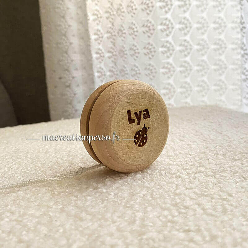 Yoyo jouet en bois personnalisé prénom Lya